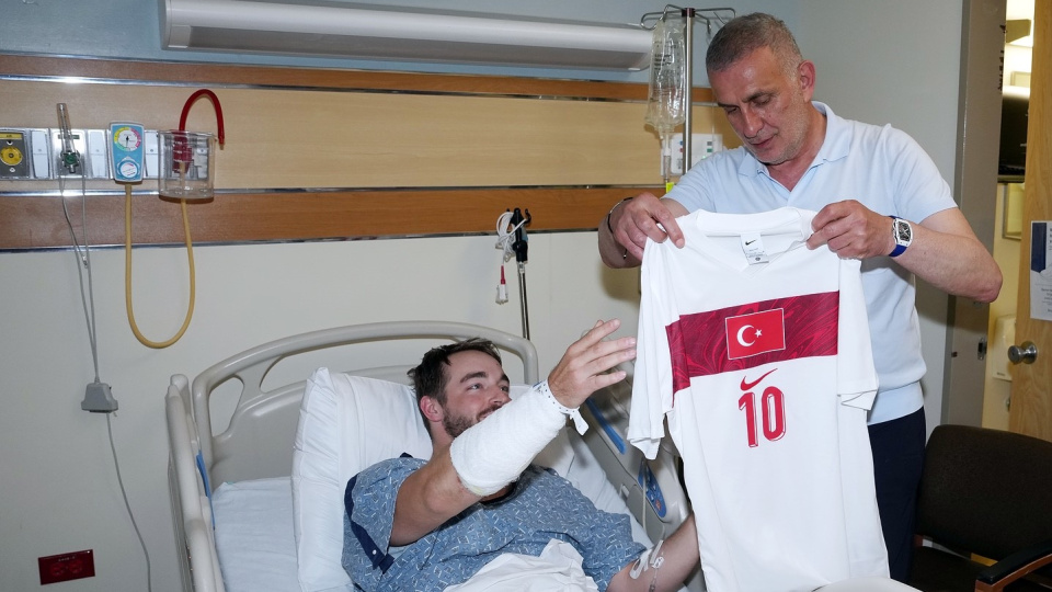 İbrahim Hacıosmanoğlu kaza geçiren polis Tyler McGhee'yi ziyaret etti