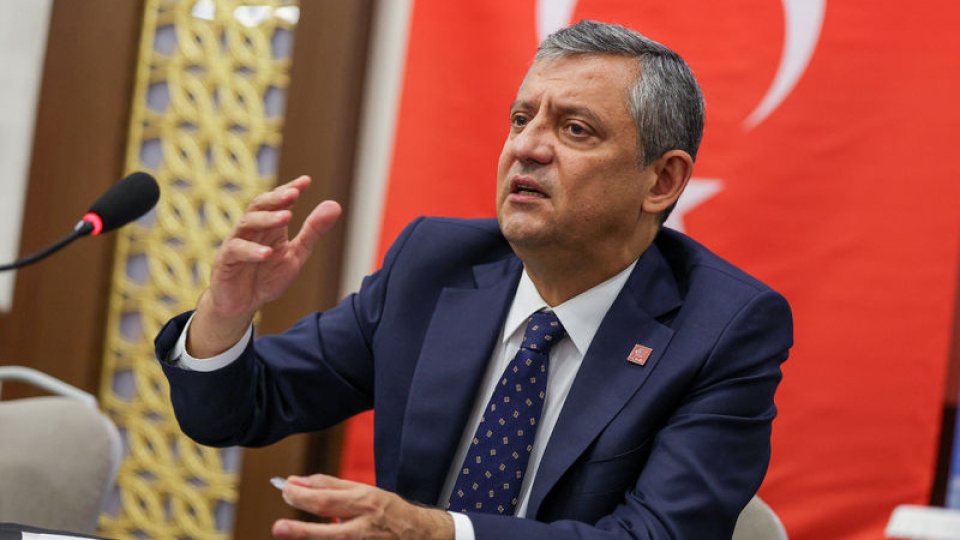 Özgür Özel’in yeni partisinin manifestosu hazır: “Ne eski CHP ne de merkez sağ”
