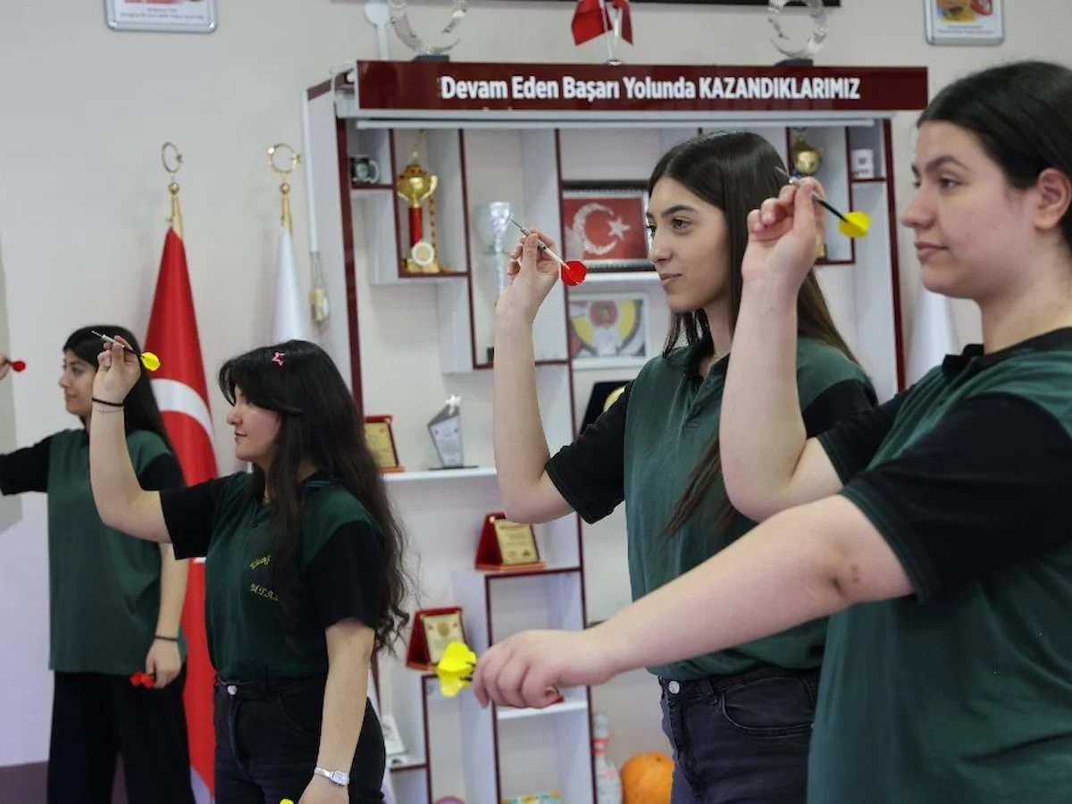 Elazığ’da genç kızlar dartta yükseliyor: Hedef Türkiye şampiyonluğu