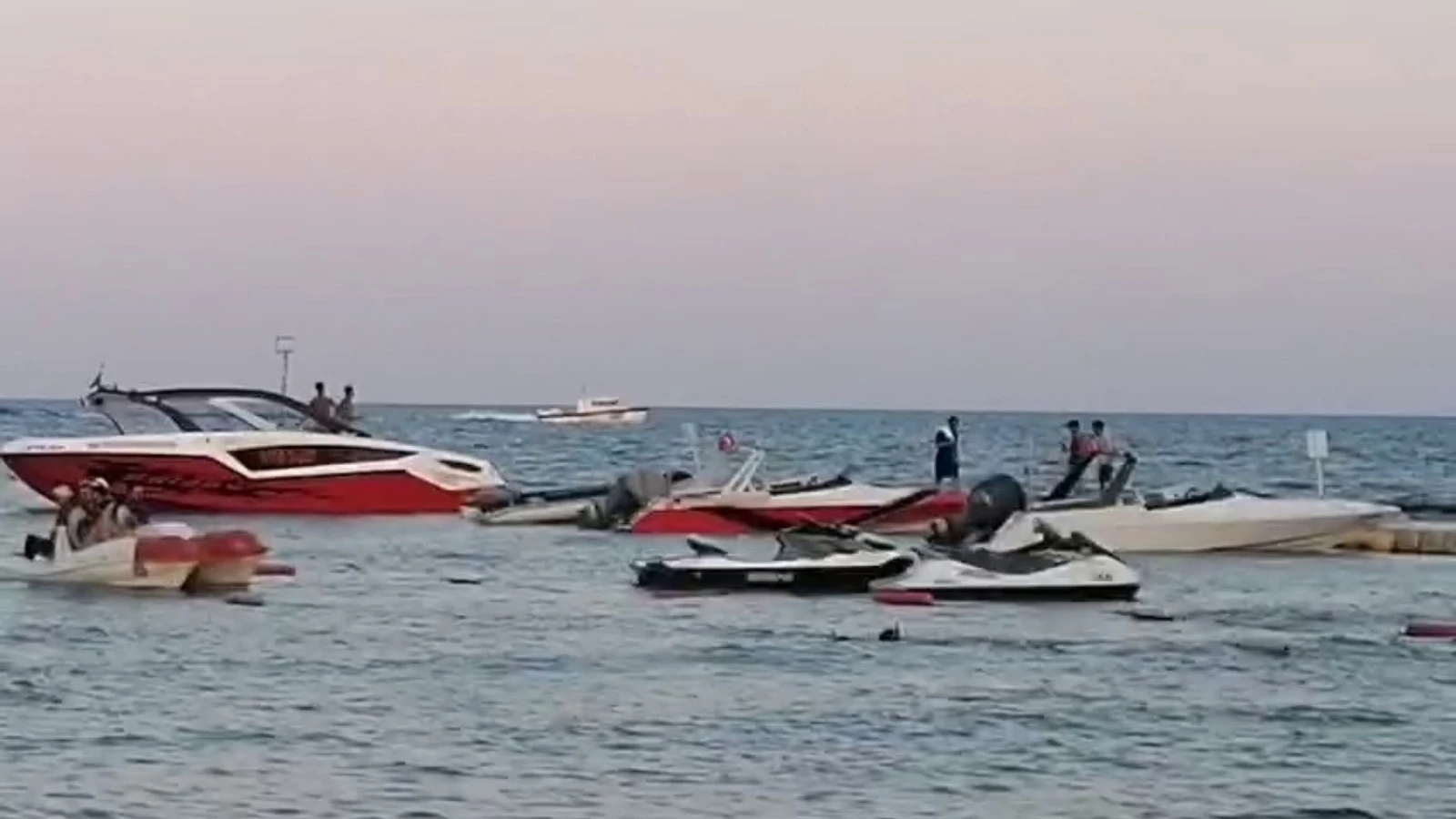 Mersin'de denizde kaybolan kişi iki gündür aranıyor