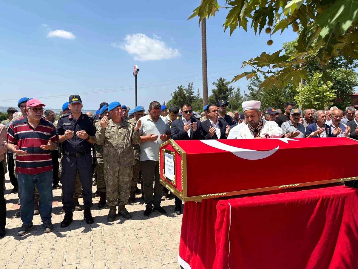 Osmaniye'de Kıbrıs gazisi Durdu Mehmet Köken son yolculuğuna uğurlandı