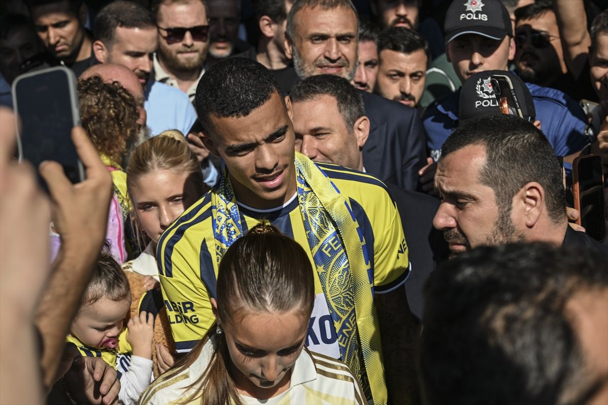 Fenerbahçe'nin yeni transferi Mason Greenwood, İstanbul'a geldi