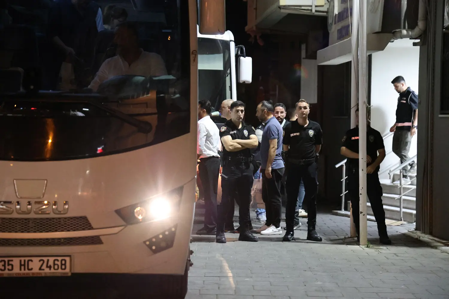 Seferihisar Belediyesi'ne rüşvet soruşturması! Başkan Yetişkin ve 19 şüpheli adliyede