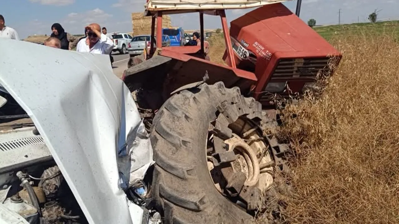Çankırı'da yürek yakan kaza! Otomobil park halindeki traktöre çarptı: 3 ölü, 1 yaralı