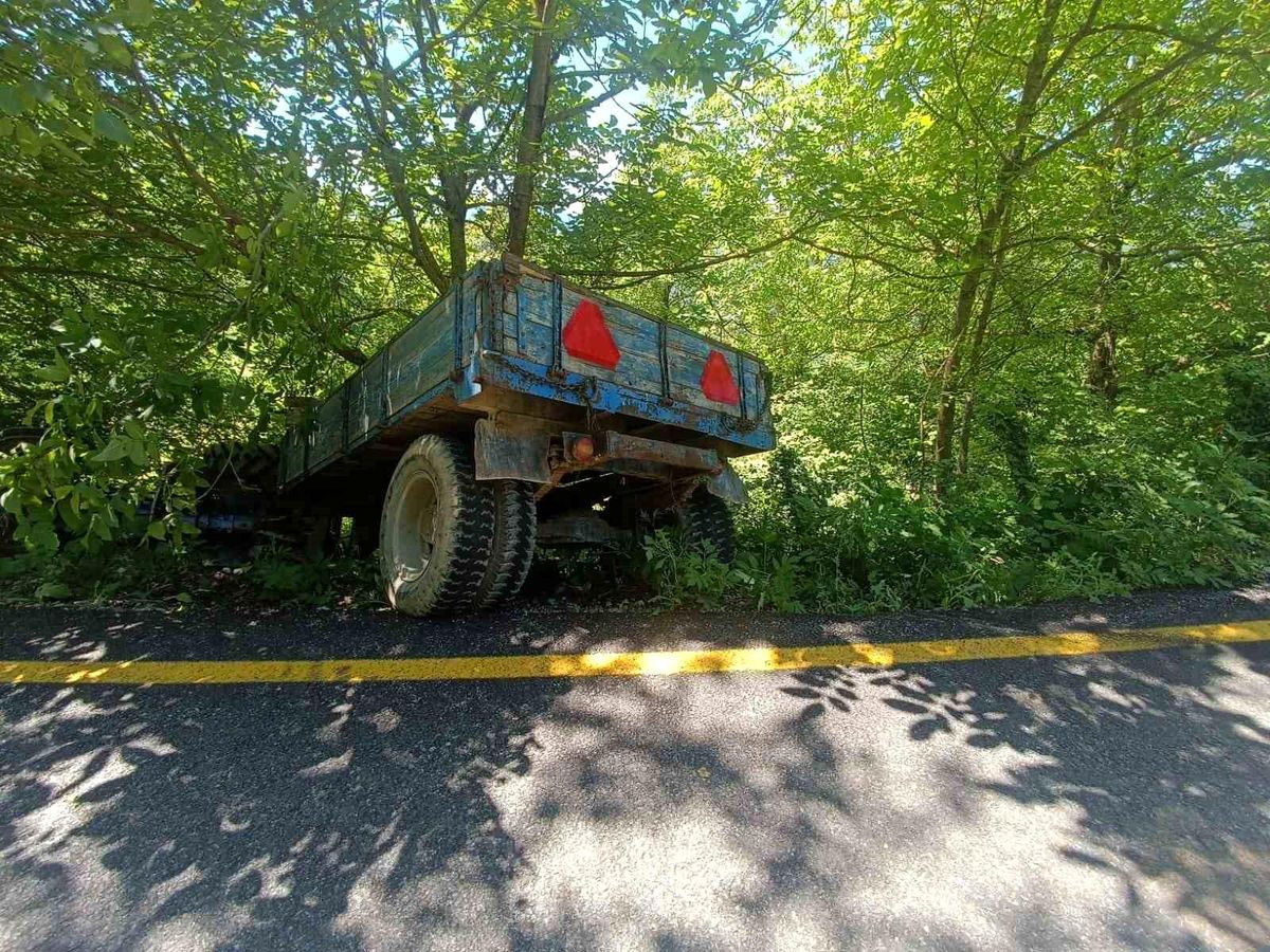 Türkeli'de traktör şarampole devrildi