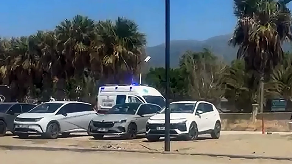 Hatay'da denizde korku dolu anlar: Boğulma tehlikesi geçirdi, sahildekiler kurtardı