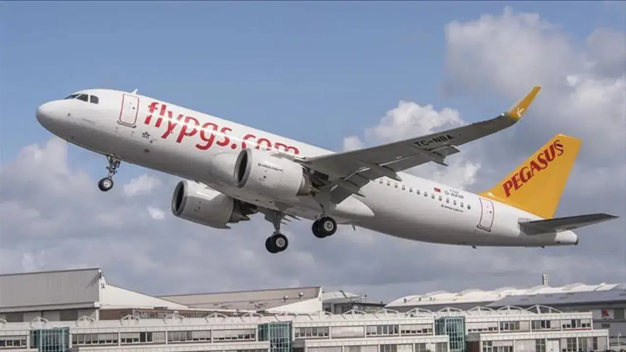 Ankara-İzmir uçağında 'şarj cihazı' paniği: Tüm yolcular tahliye edildi