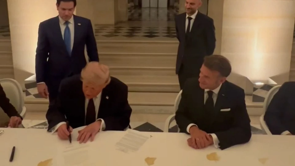 Trump ve Macron Versay'da İran anlaşmasını imzaladı