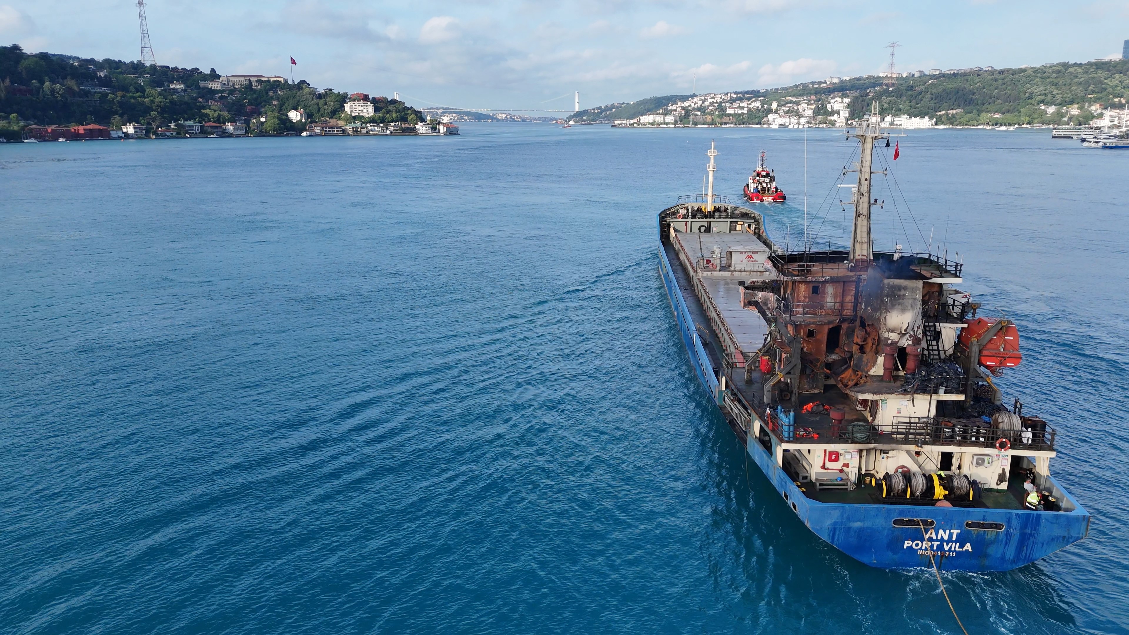 Karadeniz'de saldırıya uğrayan gemi İstanbul'da: Gemideki hasarın boyutu ilk kez görüntülendi