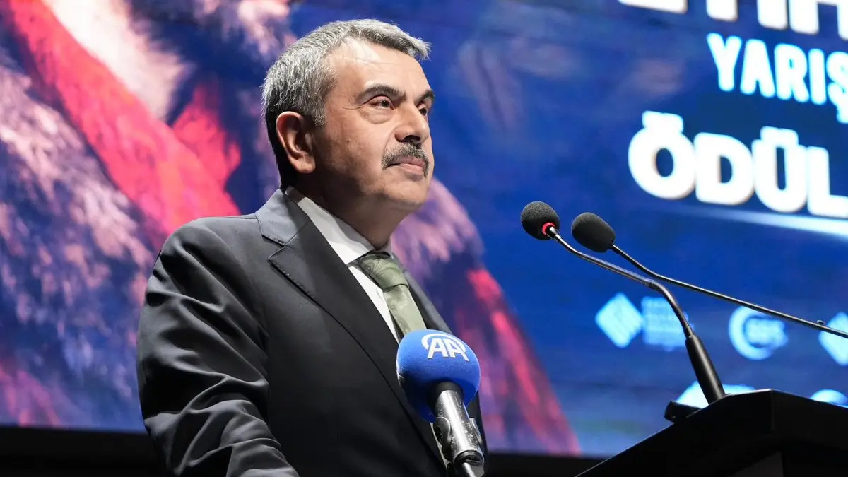 Bakan Tekin: 65 bin okulumuzun tamamı internet erişim hattıyla birbirine bağlı durumda