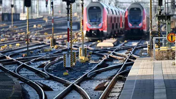 Bilet kontrolü sırasında kavga! Görevli trenden aşağı düştü: '120 km hızla ilerliyordu'