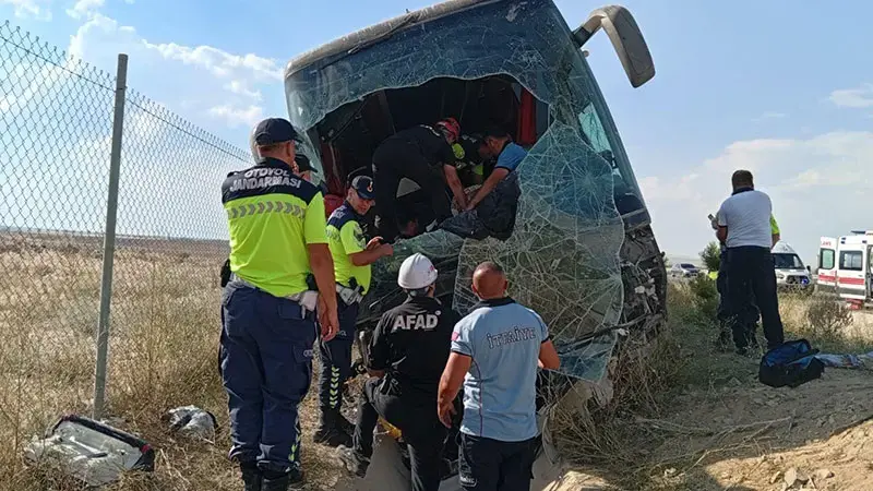 Aksaray’da otobüs yoldan çıktı; yaralılar var