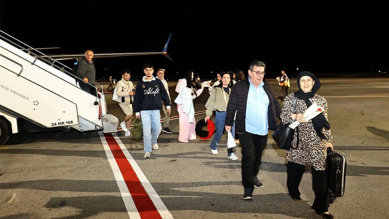 AJet'in Sivas-Köln arası uçak seferleri başladı