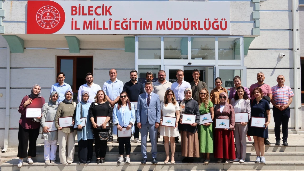 Harezmi Eğitim Modeli’nde emek veren öğretmenlere sertifikaları takdim edildi