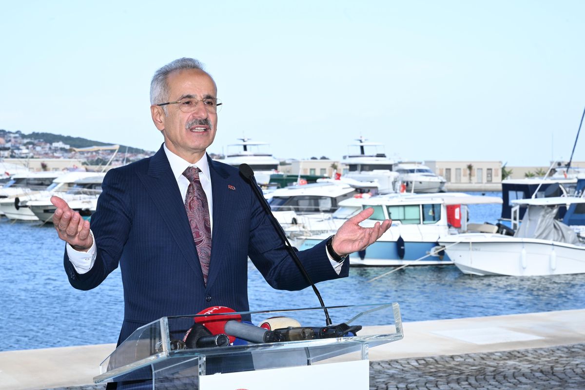 Bakan Uraloğlu: Son 14 yılın en yüksek mayıs ayı kruvaziyer ve yolcu sayısına ulaştık