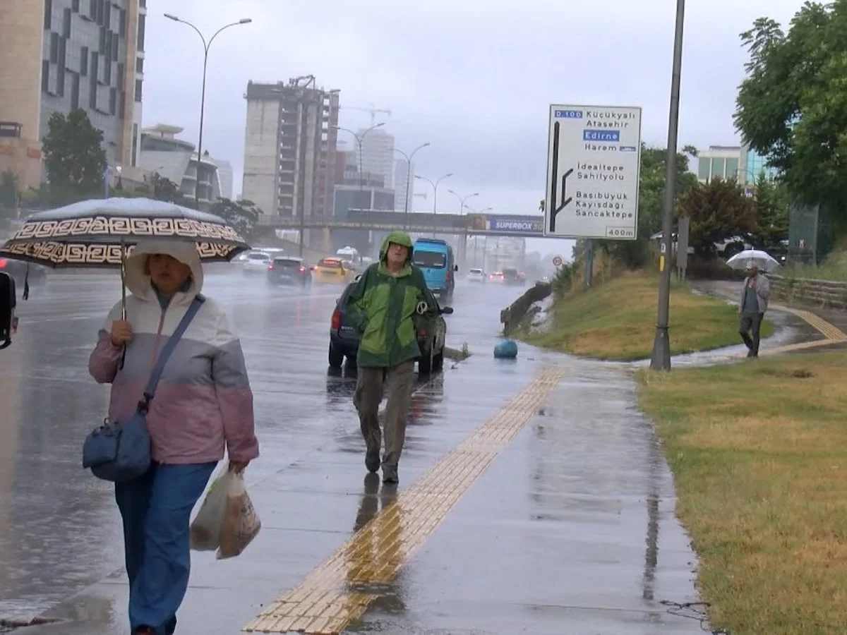 İstanbul'da sağanak yağış etkili oldu