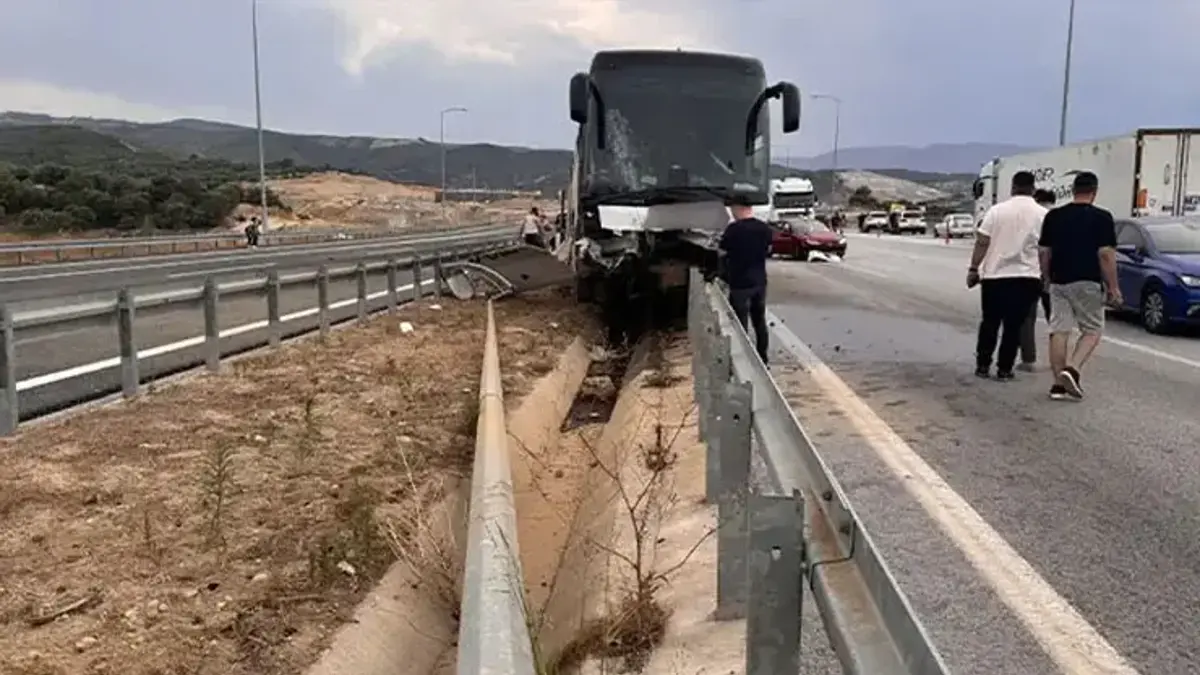 Aydın'da facia gibi kaza! Otomobille yolcu otobüsü çarpıştı: 9 kişi yaralandı