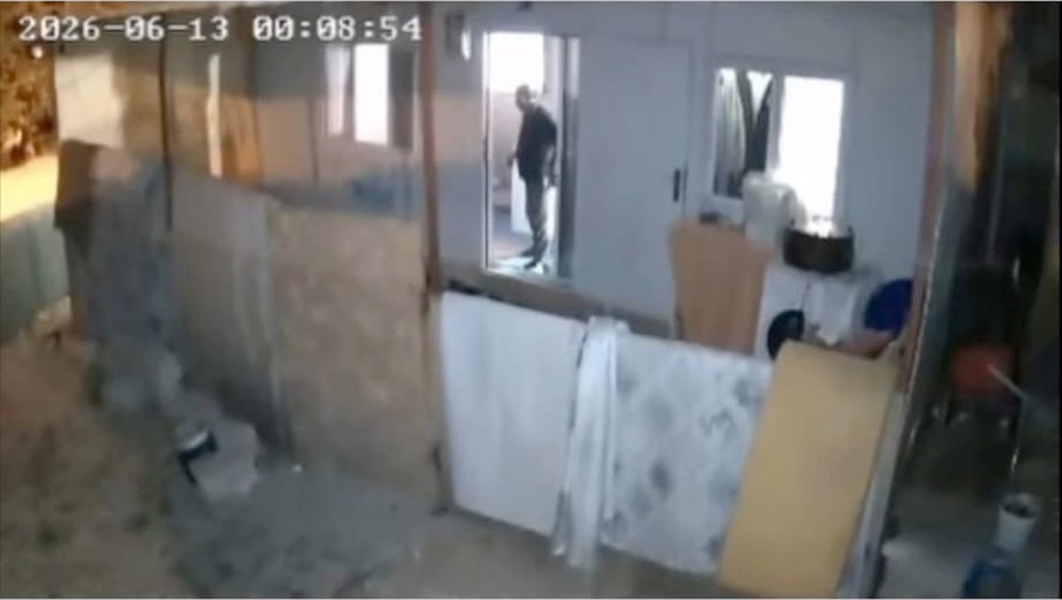 Nurdağı'nda 4.6 Büyüklüğündeki Deprem Anı Güvenlik Kamerasına Yansıdı