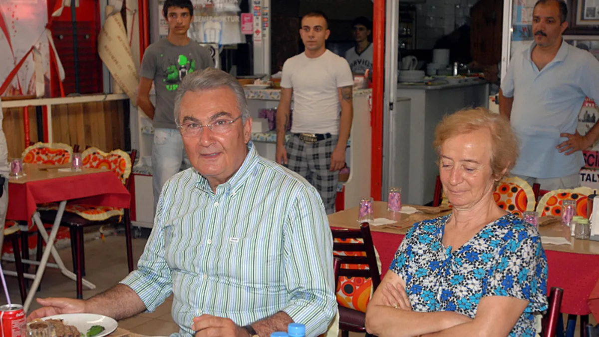 Deniz Baykal'ın eşi hayatını kaybetti!
