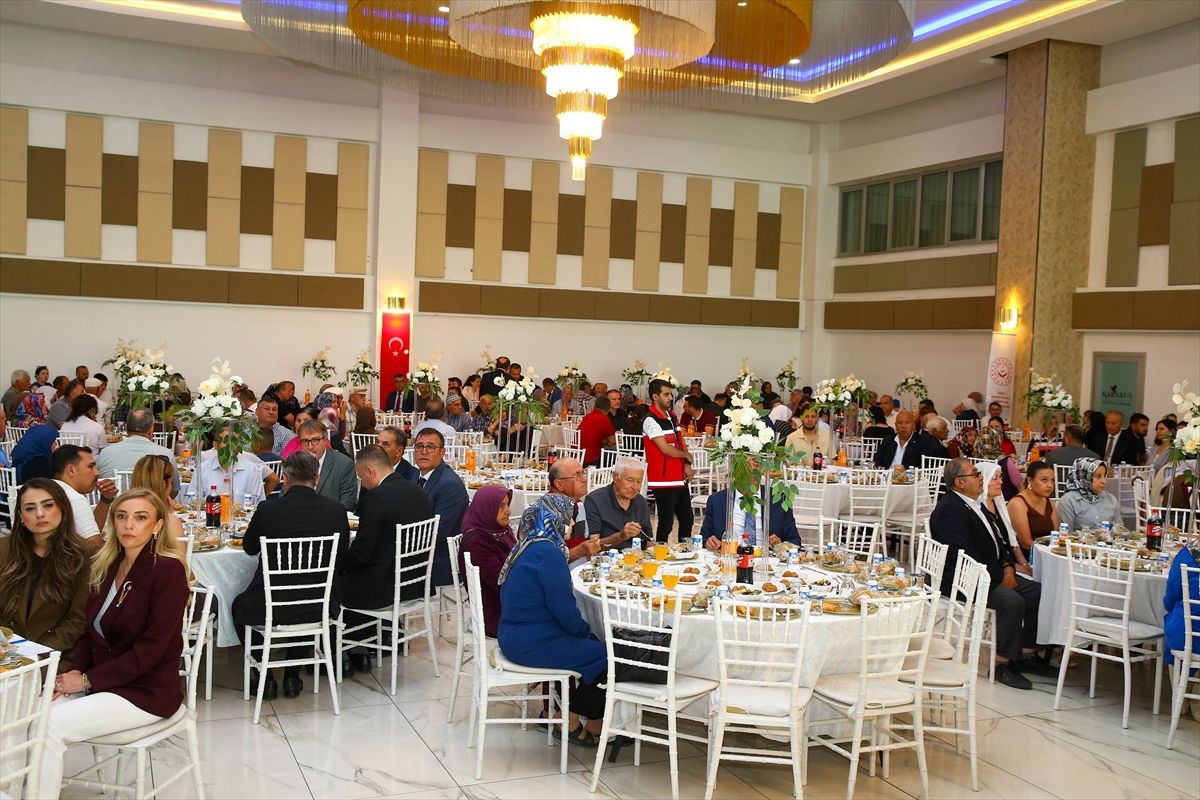 Uşak'ta şehit yakınları ve gaziler onuruna yemek düzenlendi