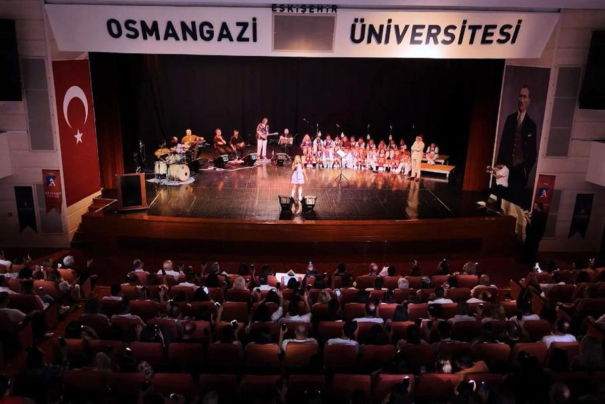 Çocuk Hematoloji ve Onkoloji Servisi'nde tedavi gören çocuklara miniklerden anlamlı destek