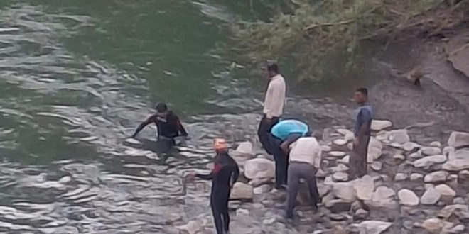 Derede akıntıya kapılan 3 kardeşten biri boğuldu, biri kayboldu