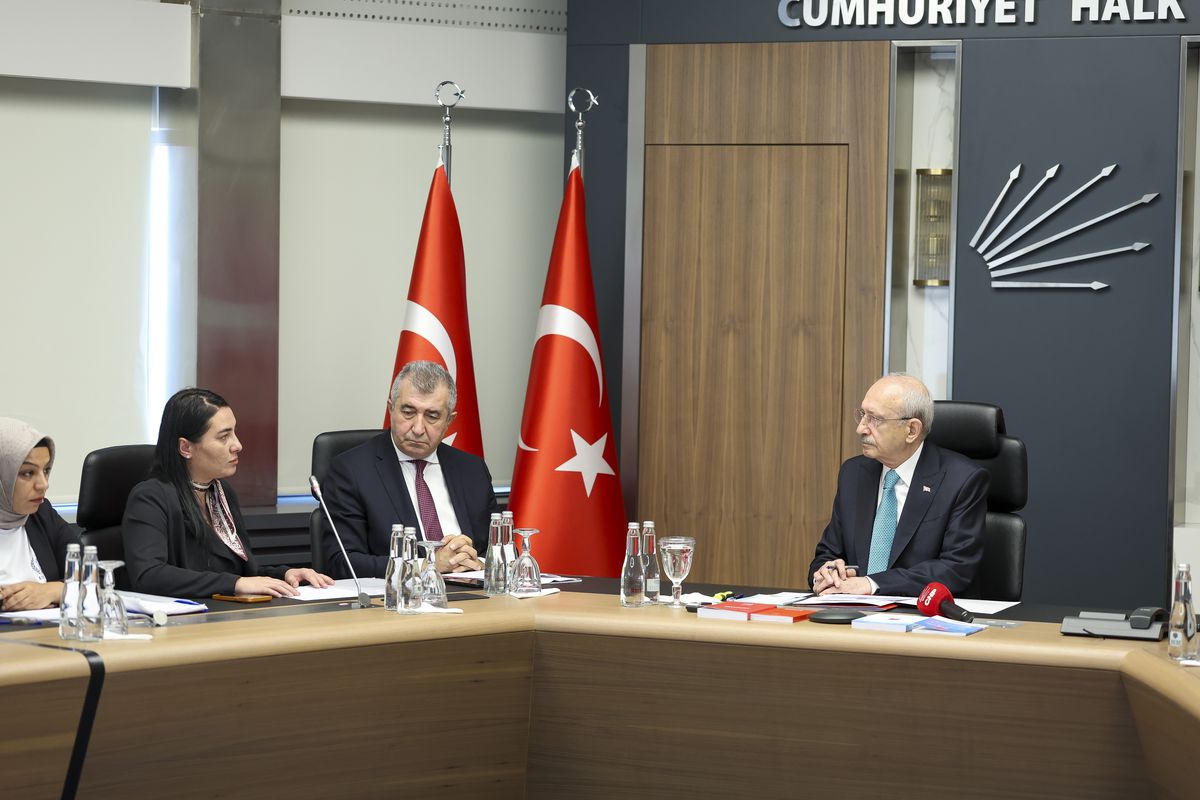Kılıçdaroğlu, cinayetlerde yakınlarını kaybeden ailelerle görüştü
