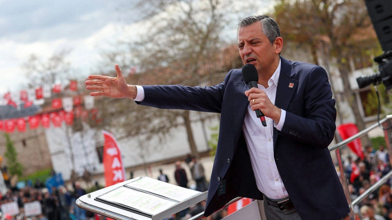 Özgür Özel’den MYK’da net mesaj: Yerimiz halkın yanı