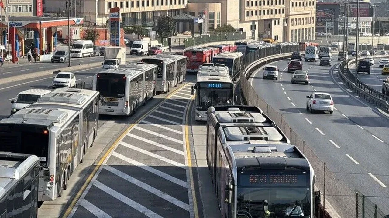 15 Temmuz’da metrobüs seferleri değişiyor! 6 istasyon geçici olarak kapanacak