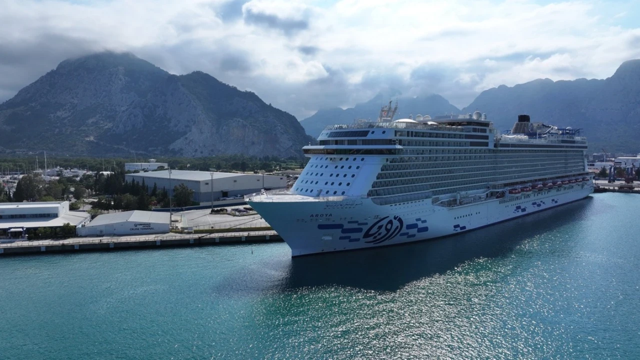 Antalya Limanı'nda kruvaziyer trafiği hareketlendi