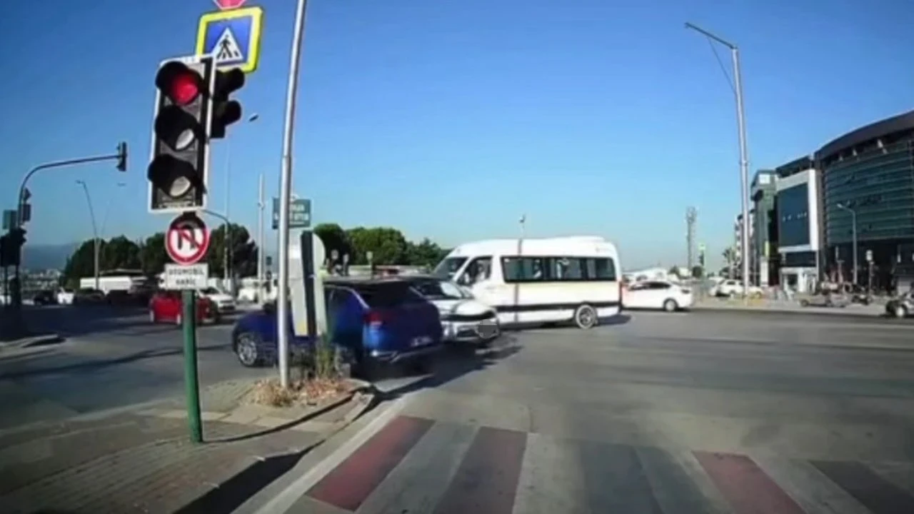 Kırmızı ışık ihlali kazaya yol açtı