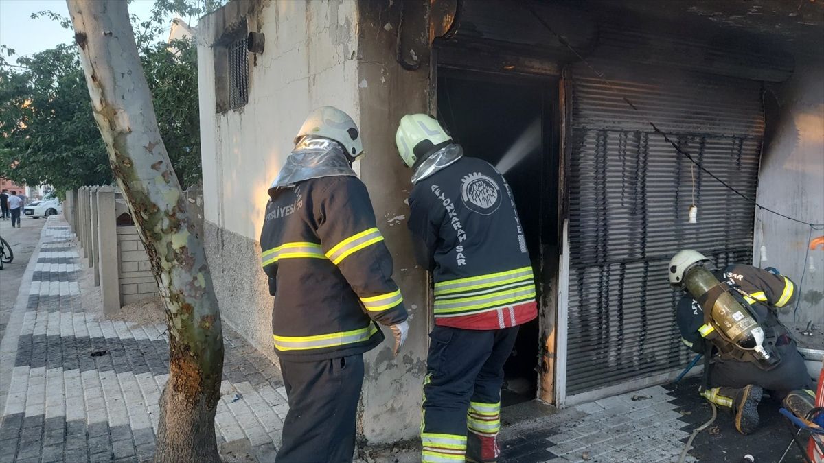 Afyonkarahisar'da iş yerinde çıkan yangın söndürüldü