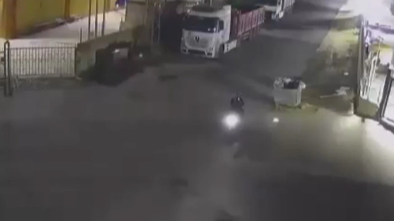 Kendi tuzağına düştü! Fabrikaya atmak istedi, elinde patladı: Parmakları koptu!