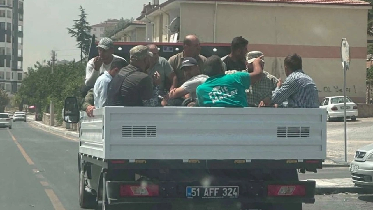 Niğde'de işçiler açık kasada taşınmıştı! Görüntüler sonrası inceleme başlatıldı