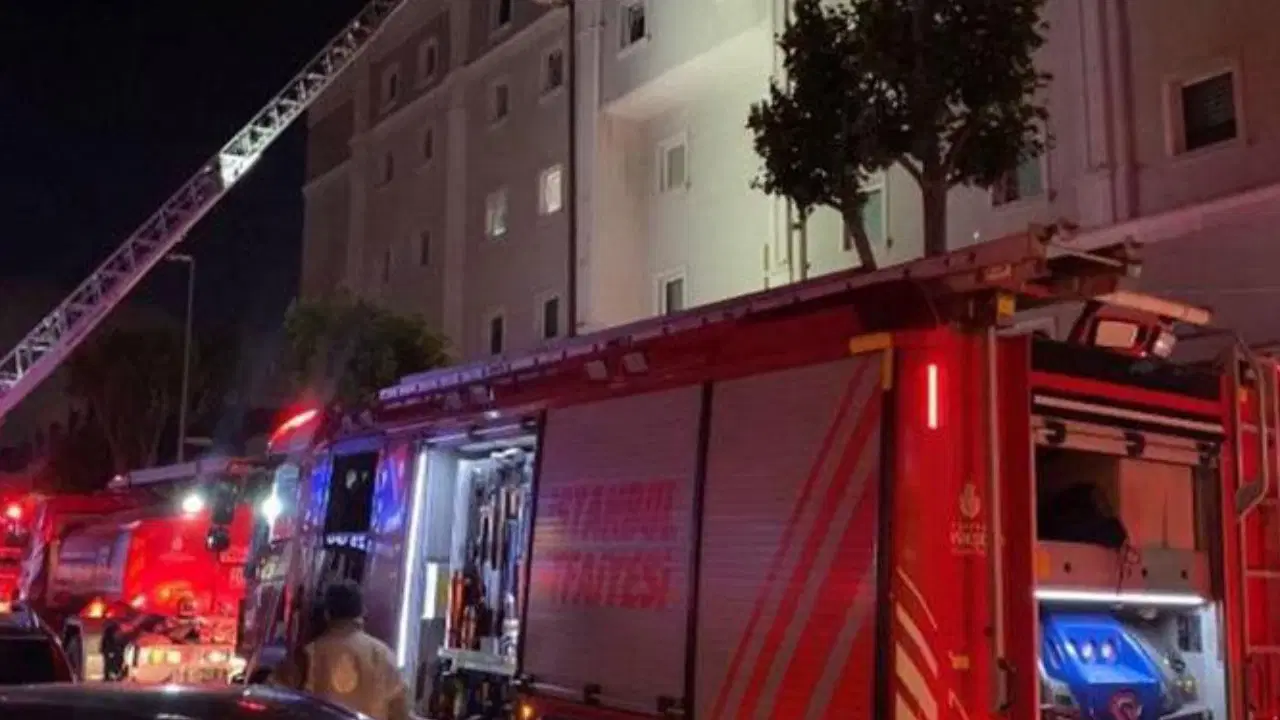 Küçükçekmece'de kız öğrenci yurdunda yangın paniği: Öğrenciler tahliye edildi