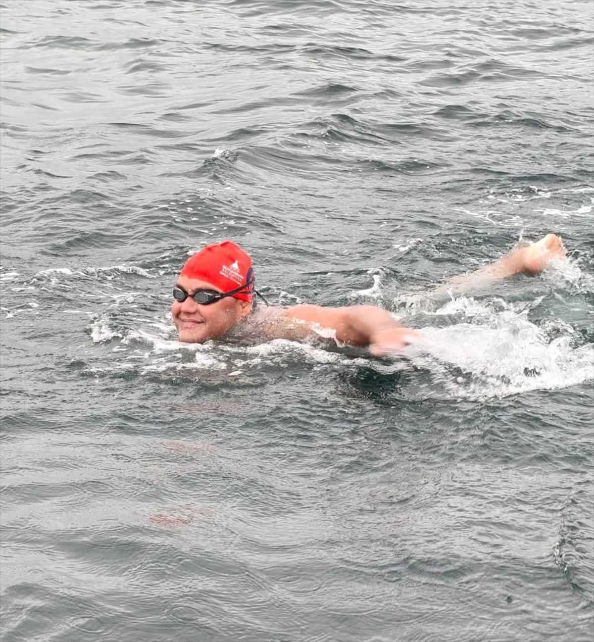Otizmli ultra maraton yüzücüsü Tuna Tunca, Kuzey Kanalı'nı geçti
