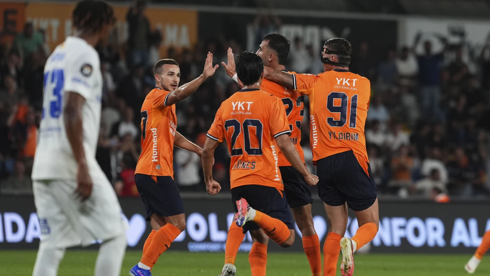 Emin Bayram ilk golünü attı! Başakşehir berabere kaldı