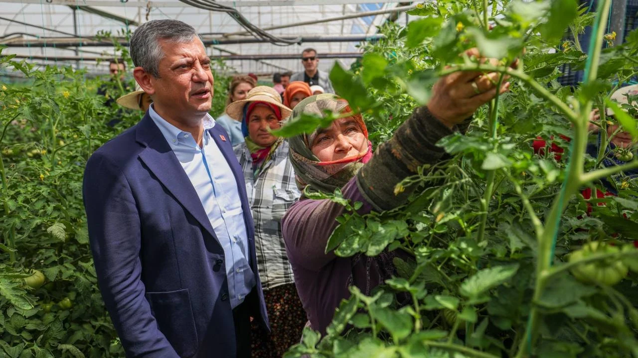Özgür Özel Burdur'da tarım işçileriyle buluştu