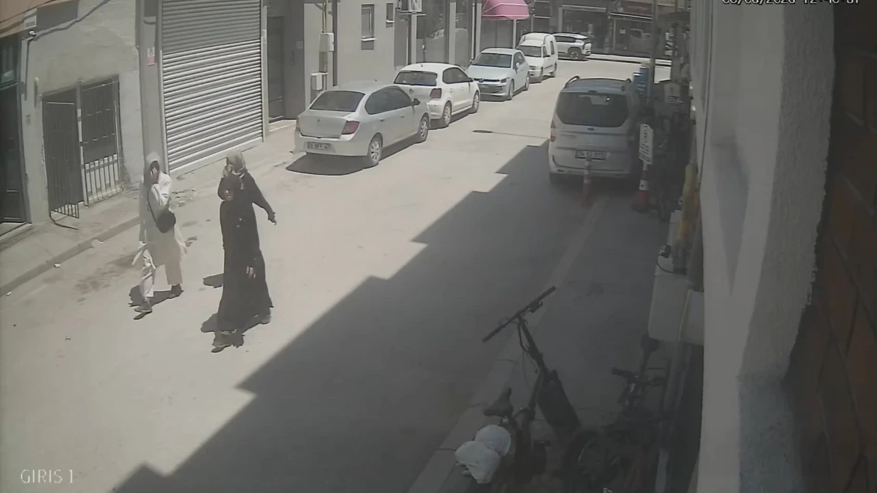 3 evden 1 milyon TL çaldılar