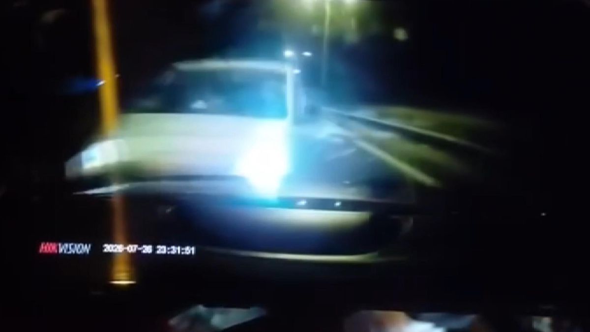 Silivri'de otoyolda otomobile çarpıp önünü kestiler; saldırı kamerada
