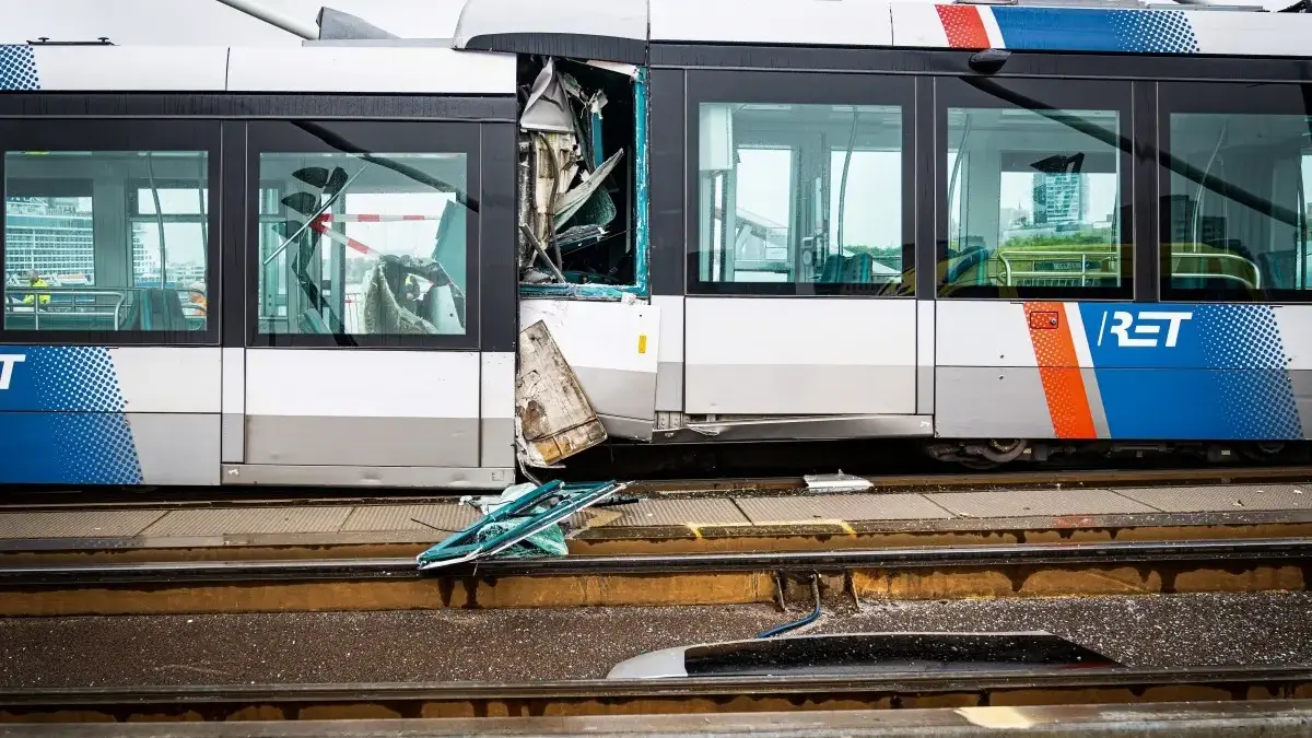 Hollanda'da iki tramvay çarpıştı: 15 yaralı
