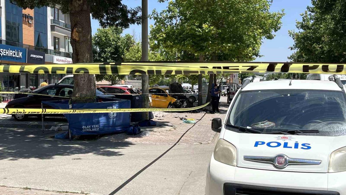 Ticari taksinin çarptığı anne ile kızı hayatını kaybetti