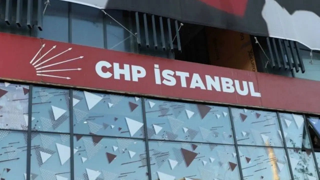 CHP'de 7 ilçe yönetimi görevden alındı