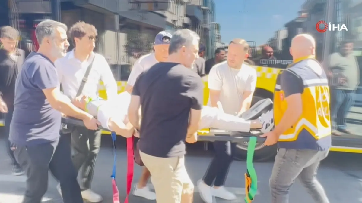 İstanbul'un göbeğinde feci kaza: İETT otobüsü ile ambulans çarpıştı