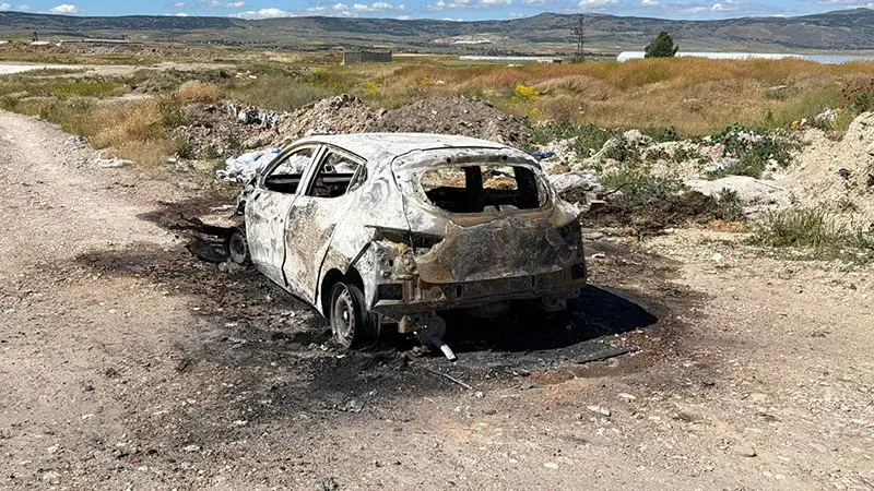 Tartıştığı eşinin otomobilini yaktı
