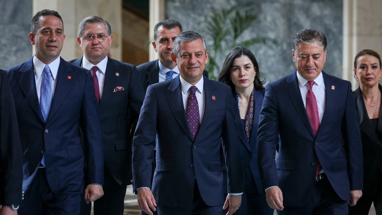 Özel cephesinden yeni parti açıklaması
