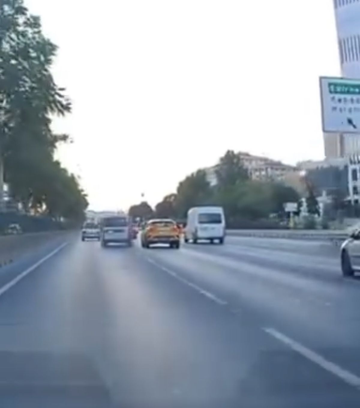 Ataşehir'de trafikte makas atan sürücüye 96 bin lira ceza; aracı trafikten men edildi