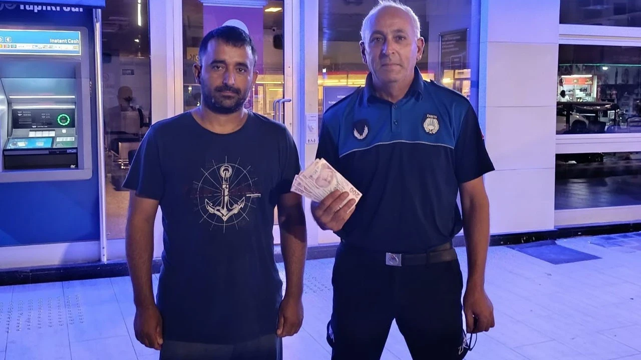 ATM başında dikkat çeken hareket: Herkese örnek oldu