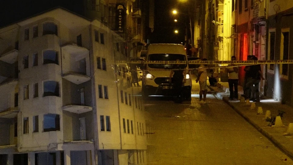 Ağır hasarlı binanın çatısından düştü… Düşen kişi yaşamını yitirdi