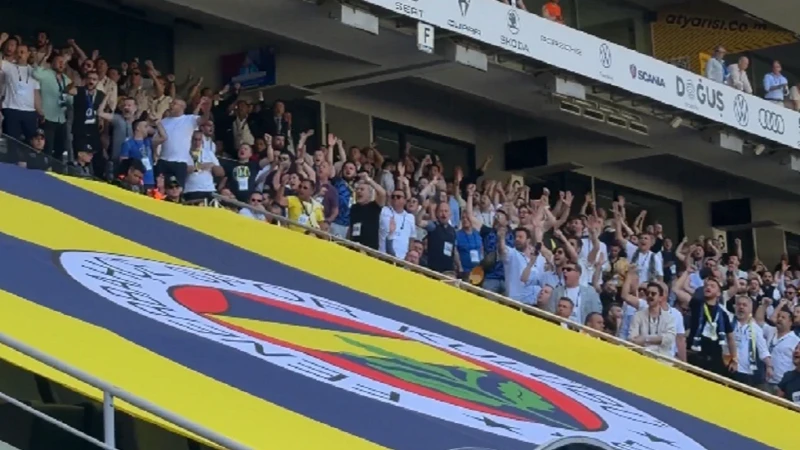 Kadıköy'de büyük sürpriz: Dünya futbolun efsanesi kongreye geldi
